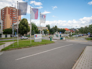 Vjezd do areálu FN Olomouc Hněvotínská 1