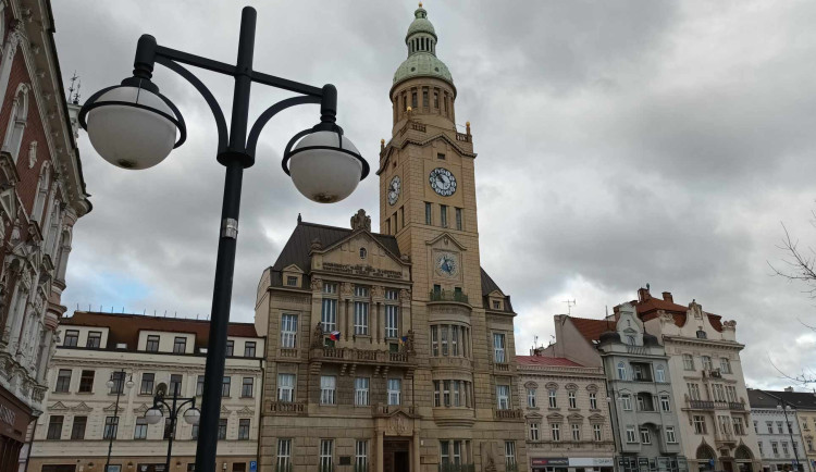 Úřady prověří zakázku na úklid městských budov v Prostějově. Firma souvisí s Radimem Fialou z SPD