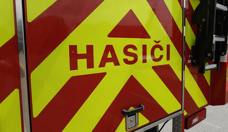 Dálnici D46 na Prostějovsku ve směru na Brno uzavřel požáru vozidla. Nikdo nebyl zraněn