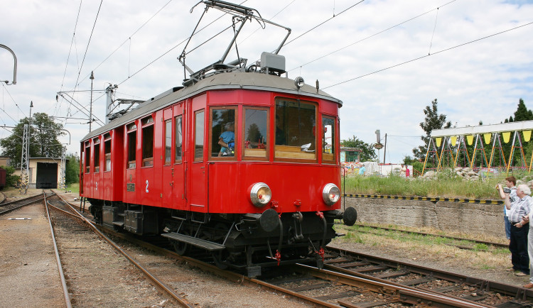 Na Bechyňku vyjíždí Elinka. Křižíkův legendární vůz připomene počátky elektrické železnice