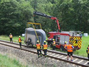 Vozík pro koně se za jízdy odpojil a přerušil provoz na železniční trati u Hanušovic