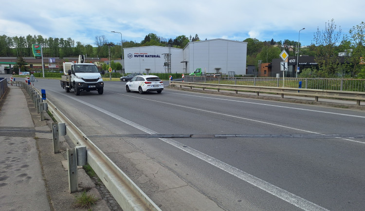 Silničáři opět opravují most na hlavním tahu v Zábřehu. Starosta to chce řešit s ministrem dopravy