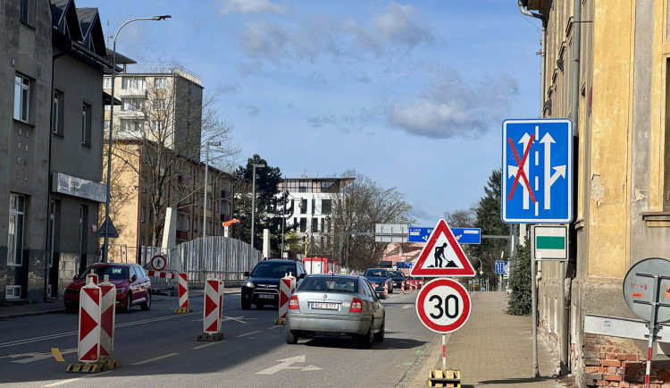 Dopravu v Budějcích přes léto omezuje několik oprav silnic a mostů
