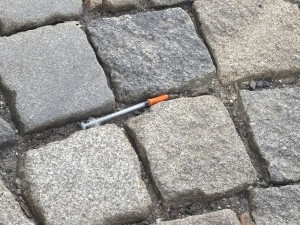 Pátrání po stříkačkách i s hráběmi. Strážníci v Šumperku řeší desítky nebezpečných nálezů