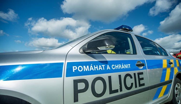 Policie zasahovala na poště v Kratonohách. Muž se pokusil o loupež