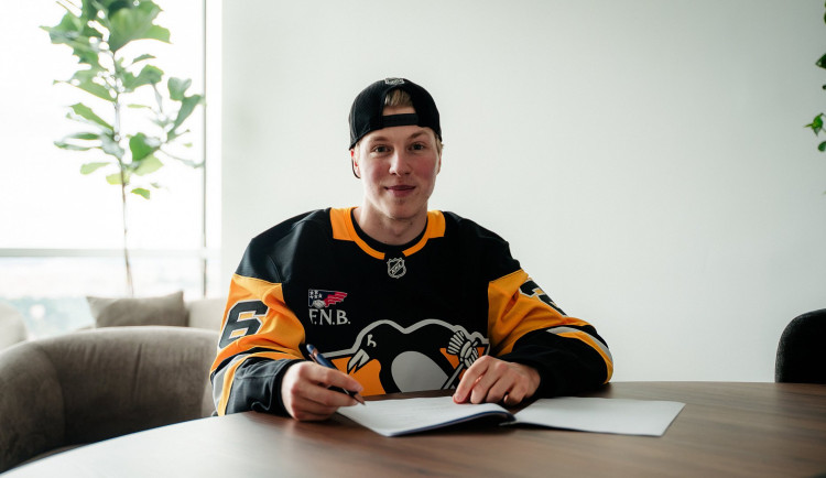 Hokejista Galvas podepsal kontrakt s Pittsburghem. Sezonu 2026/27 stráví u Bílých Tygrů v Liberci