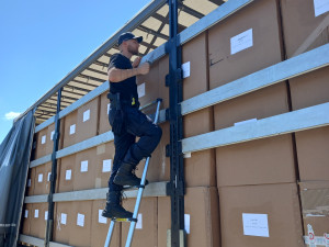 Celníci odhalili u Přerova pašeráka z Polska s 16 tunami tabáku. Daňový únik je 60 milionů