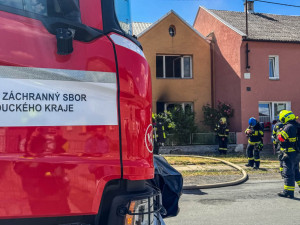 V Moravičanech hoří balíky sena a slámy. Hasiči v kraji bojují i s dalšími požáry