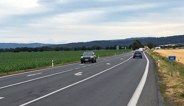 Tah mezi Olomoucí a Šternberkem zavře oprava. Tisíce aut odkloní na objížďky přes obce