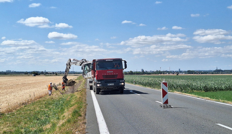 Na tahu mezi Olomoucí a Šternberkem začíná oprava. Řidiče čeká i úplná uzavírka