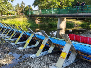 Místo pytlů s pískem speciální zábrany. Olomouc testovala taktiku proti povodním