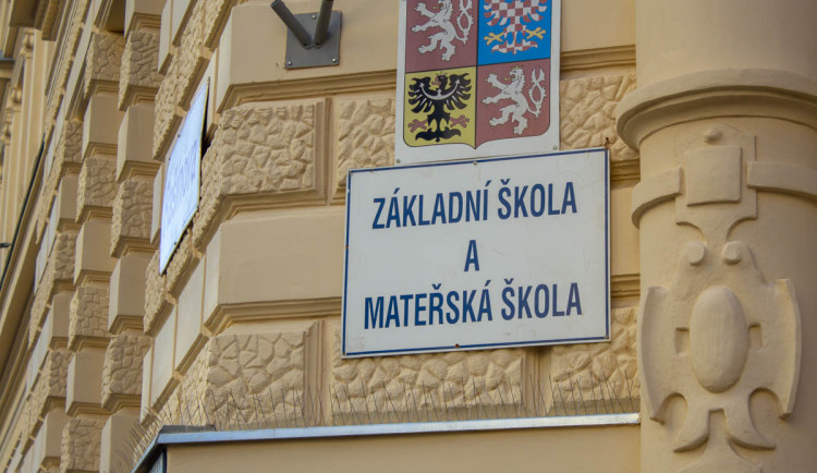 Dítě z Hranic nasbíralo přes 500 zameškaných hodin za rok. Matce hrozí dva roky vězení
