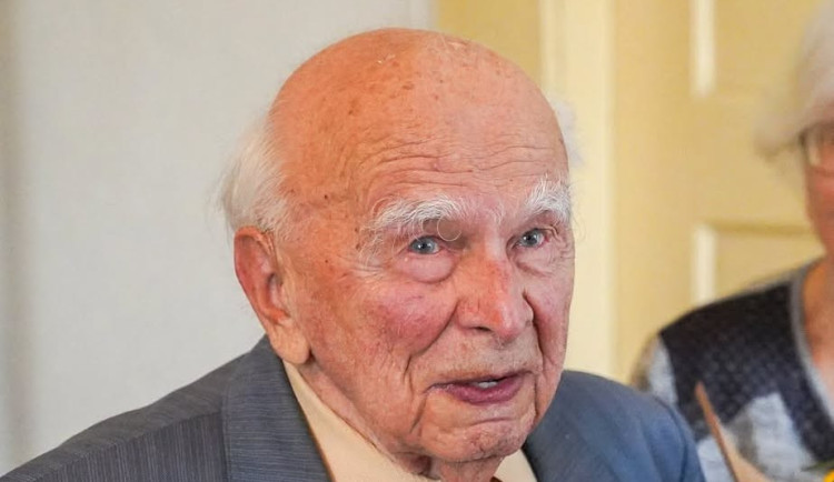 Ve věku nedožitých 104 let zemřel pedagog, matematik a válečný veterán František Hercl