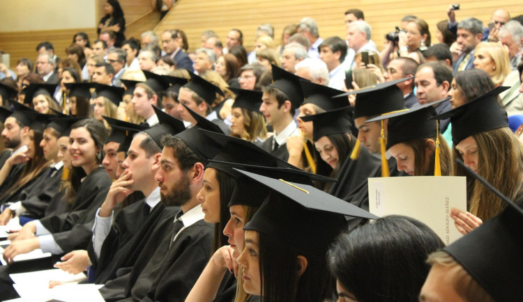 Po třicítce zpět do školy. O vysokou má zájem více než čtvrtina Čechů