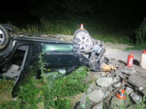 Mladý řidič převrátil po půlnoci na Šumpersku auto na střechu. Měl v sobě pervitin