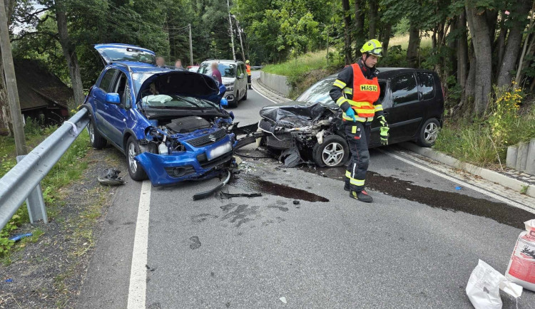 Alarmující start prázdnin: Hasiči v kraji vyjížděli k desítkám nehod, jen o víkendu jich řešili 13