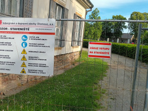 Obnova parku v Náměští na Hané se zřejmě protáhne. Areál se vrací do podoby 30. let minulého století