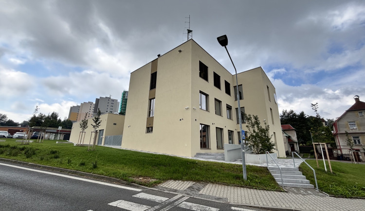 Záchranka má v Jablonci novou výjezdovou základnu. Po 48 letech opustila areál nemocnice