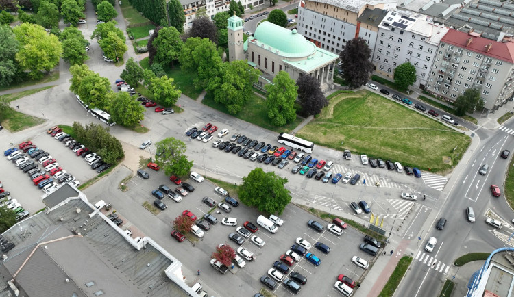 Parkoviště u Husova sboru v centru Olomouce