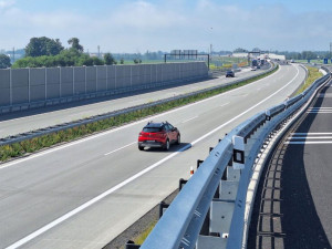 Hluk z D1 je u Přerova v normě. Město i tak dá miliony na úpravu estakády u Dluhonic