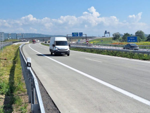 Hluk z D1 je u Přerova v normě. Město i tak dá miliony na úpravu estakády u Dluhonic