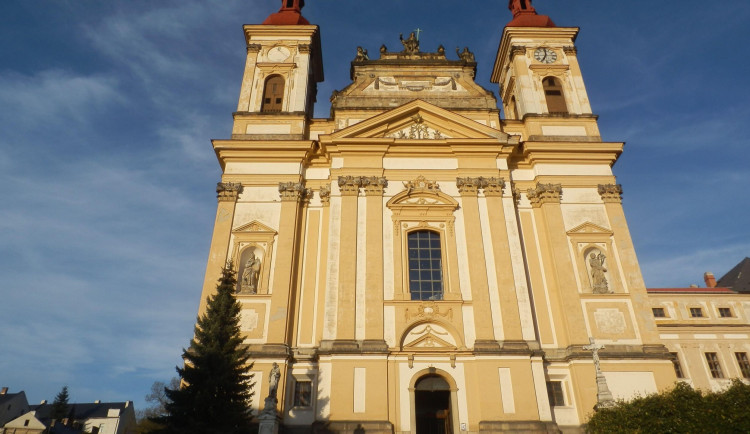 Arcibiskupství opravuje chrám ve Šternberku, investice je 67 milionů korun