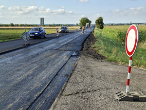 Silnice mezi Olomoucí a Šternberkem se na dva dny zavře. Na objížďky musí i kamiony