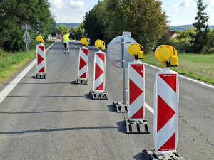 Silnice mezi Olomoucí a Šternberkem se na dva dny zavře. Na objížďky musí i kamiony
