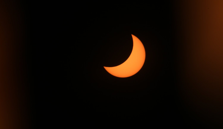 Univerzita zve na zatmění Slunce. Pozorovat se budou i Perseidy