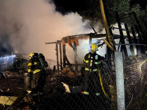 Plameny zdevastovaly chatku na Hranicku. Uvnitř zemřel člověk