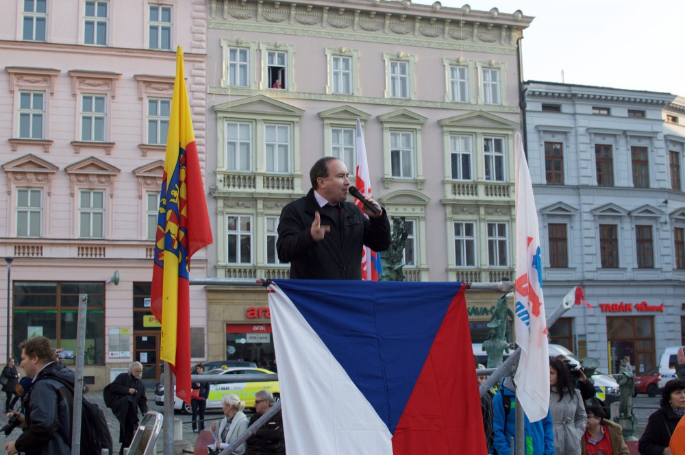 Demonstrace na Horním náměstí