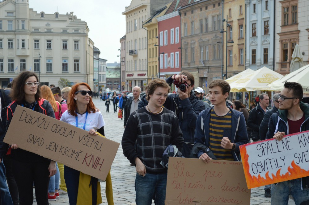 FOTOGALERIE: "Marek Eben" korunoval královnu Majálesu na Dolním náměstí