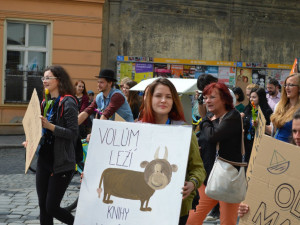 FOTOGALERIE: &quot;Marek Eben&quot; korunoval královnu Majálesu na Dolním náměstí