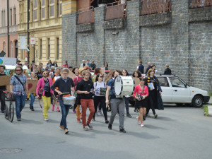 FOTOGALERIE: &quot;Marek Eben&quot; korunoval královnu Majálesu na Dolním náměstí