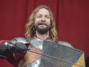 FOTOGALERIE: Na Helfštýně řinčí meče, koná se tam Festival vojenské historie