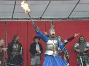 FOTOGALERIE: Na Helfštýně řinčí meče, koná se tam Festival vojenské historie