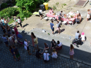 FOTOGALERIE: Proluka ve Ztracené ožila. Desítky lidí tam za krásného počasí posnídaly pod širým nebem