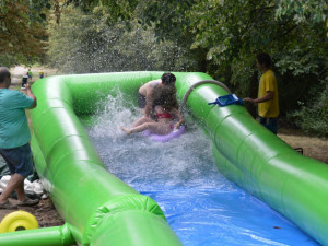 FOTO: Obří skluzavce na Svatém kopečku přálo počasí. Podívejte se na odvážné účastníky