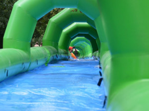 FOTO: Obří skluzavce na Svatém kopečku přálo počasí. Podívejte se na odvážné účastníky