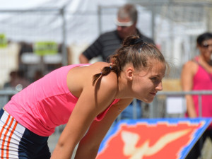 FOTO: Na Horním náměstí svedly olomoucké volejbalistky bitvu v plážovém volejbalu