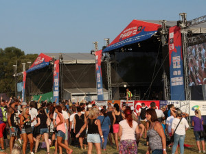 FOTOGALERIE: Festival HRADY CZ na Bouzově nabídl krásné počasí a skvělý line-up