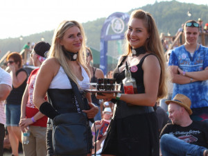 FOTOGALERIE: Festival HRADY CZ na Bouzově nabídl krásné počasí a skvělý line-up