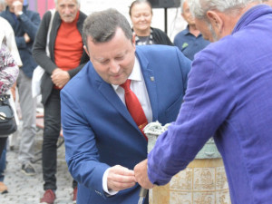 FOTOGALERIE: Pítko na Horním náměstí je už v provozu. Osvěžte se v centru Olomouce