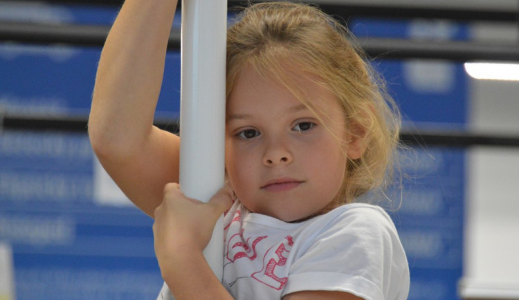 FOTOGALERIE: Decathlon v sobotu ožil tancem. K vidění byl pole dance i taneční workshop