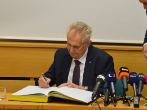 FOTOGALERIE: Zeman přijel do Olomouce. Vládu se podle něj podaří sestavit ve druhém kole