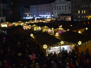 FOTOGALERIE: Už svítí! Horní náměstí rozjasnila Střelka