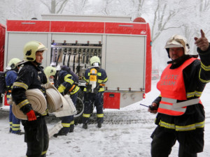 FOTOGALERIE: Hrad Bouzov v plamenech. Naštěstí jen cvičně