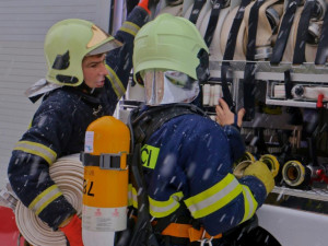 FOTOGALERIE: Hrad Bouzov v plamenech. Naštěstí jen cvičně