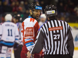 Kohouti roztříleli piráty pěti góly, hattrickem se blýskl Knotek