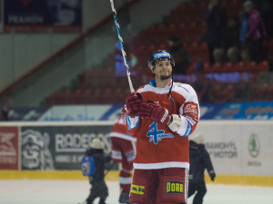Naděje na play-off žije! Kohouti vyprovodili ze svého ledu Pardubice pěti góly
